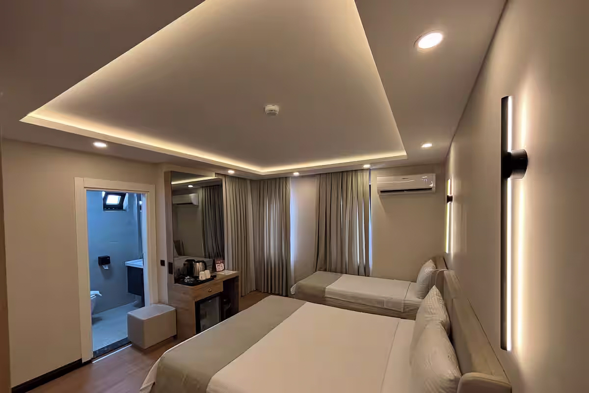 Balkonlu Aile Üç Kişilik Oda - Antalya Balkonlu Aile Odası